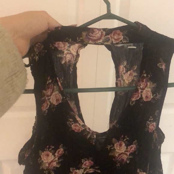 XS AE floral pattern top WITH CUTE COLLAR - Picture 2 of 6